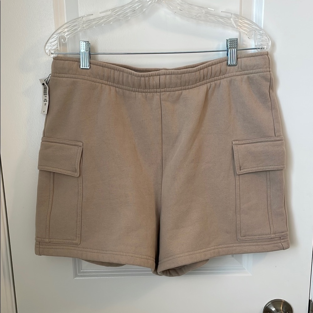 Aritzia Cozy Sweatfleece Mega Cargo Mid-Thigh Short in the colour Cairo